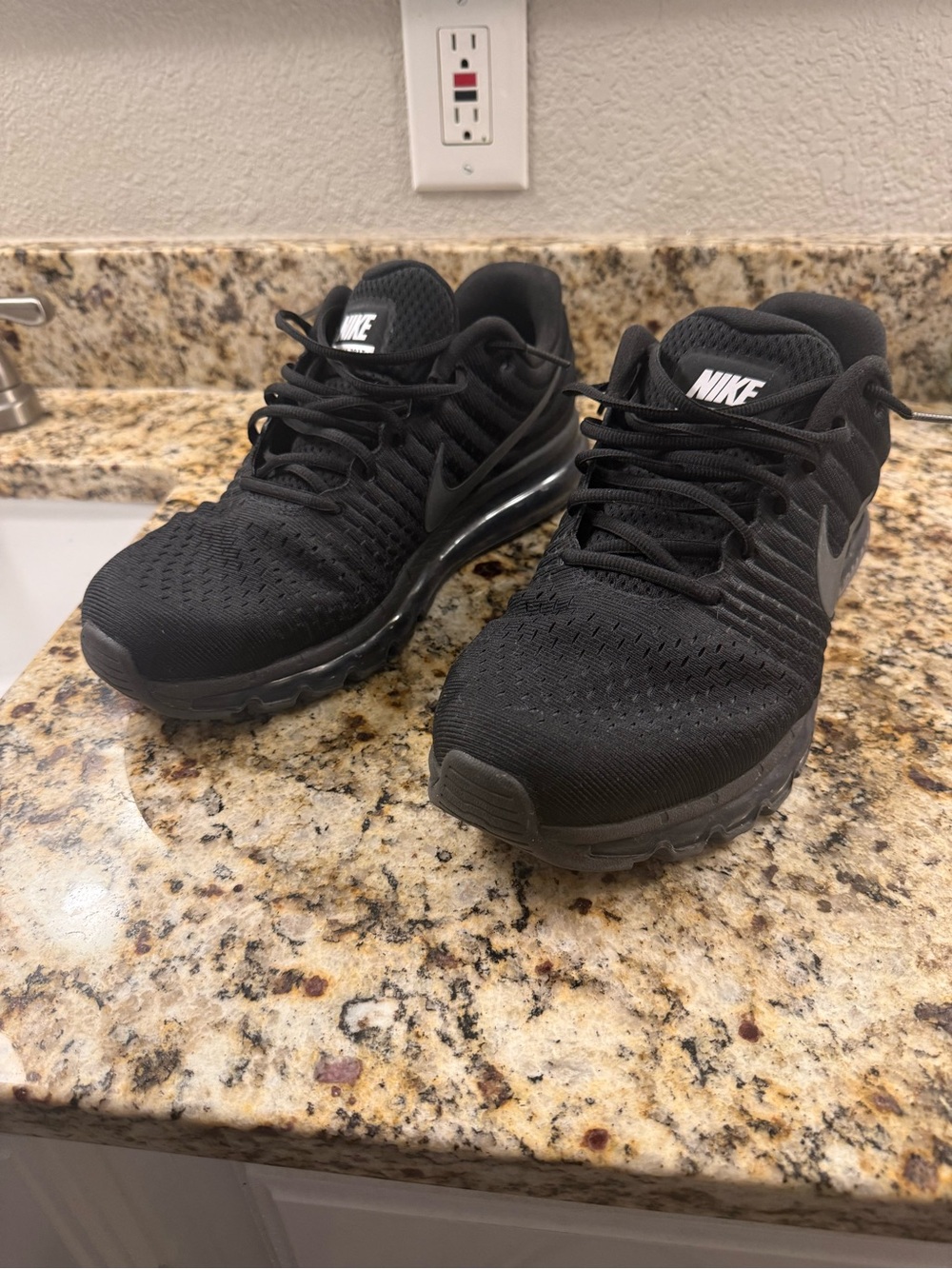 Nike Black Men’s Air Max-Style Cushion Running Sneakers